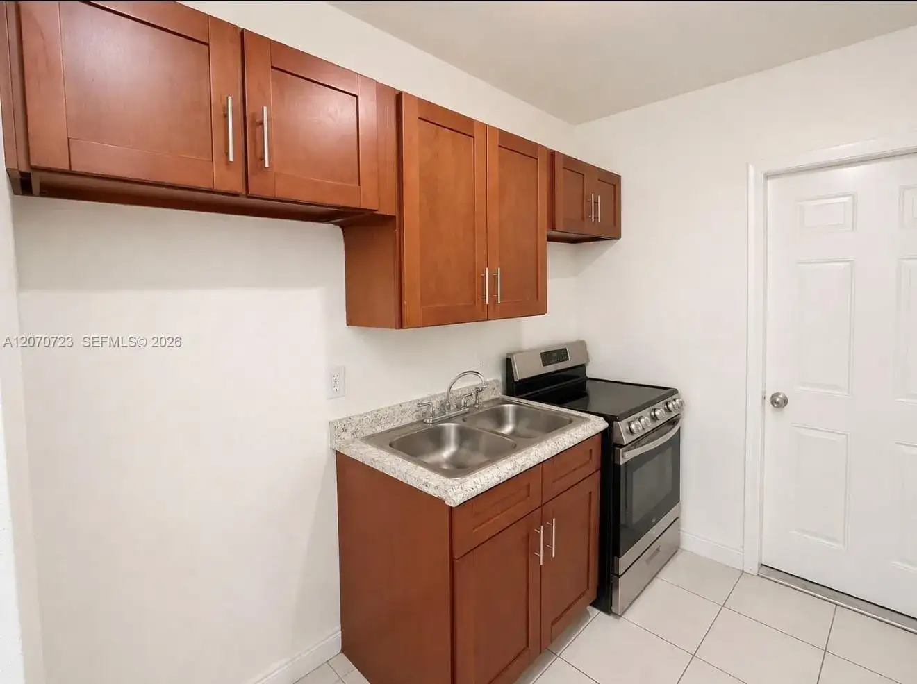 1041 NW 7th Ct, Hallandale Beach FL 33009 photo 3