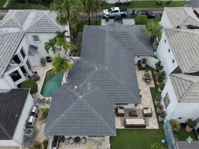 2558 NE 206th Ter, Miami FL 33180 photo 4