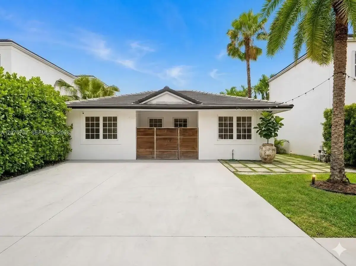 2558 NE 206th Ter, Miami FL 33180 photo 5