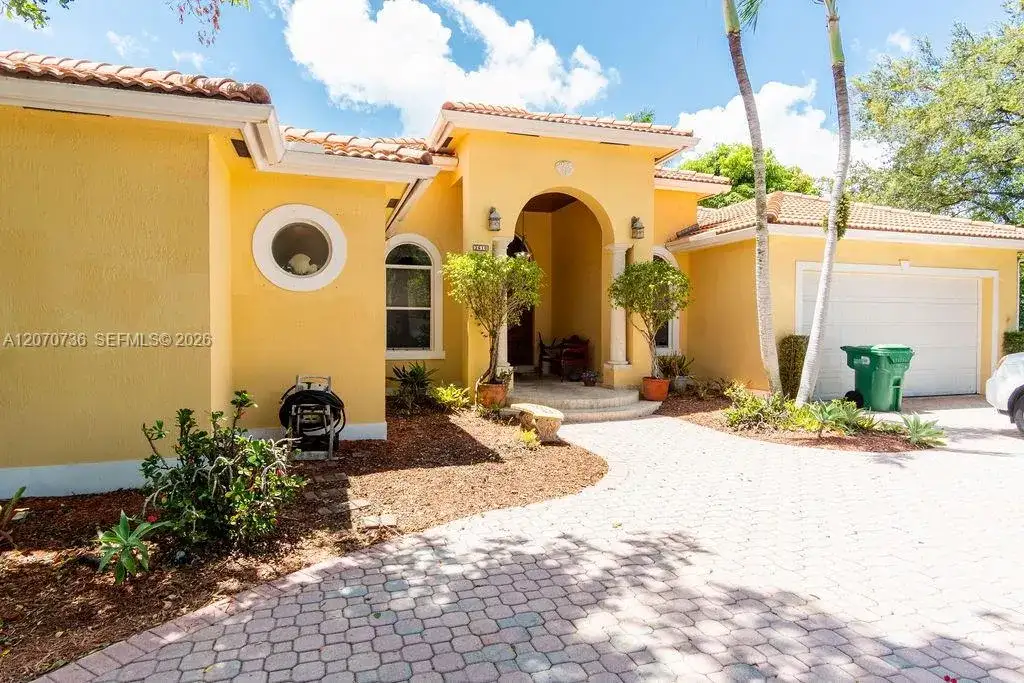 2610 SW 112th Ct, Miami FL 33165 photo 2