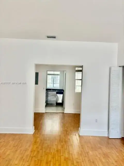 1000 Meridian Ave # 18, Miami Beach FL 33139 photo 3