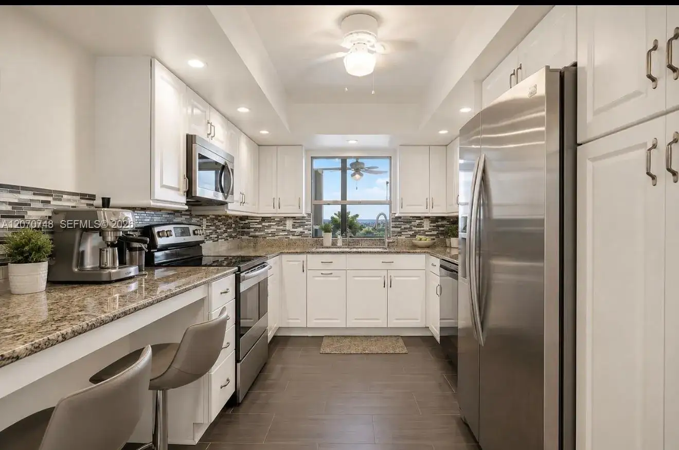 1000 Parkview Dr # 715, Hallandale Beach FL 33009