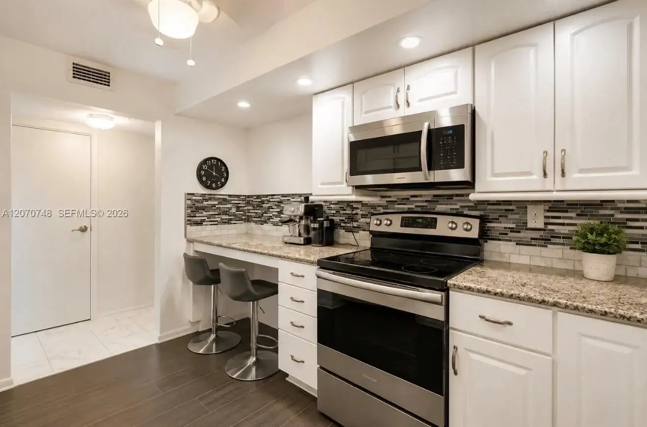 1000 Parkview Dr # 715, Hallandale Beach FL 33009 photo 2