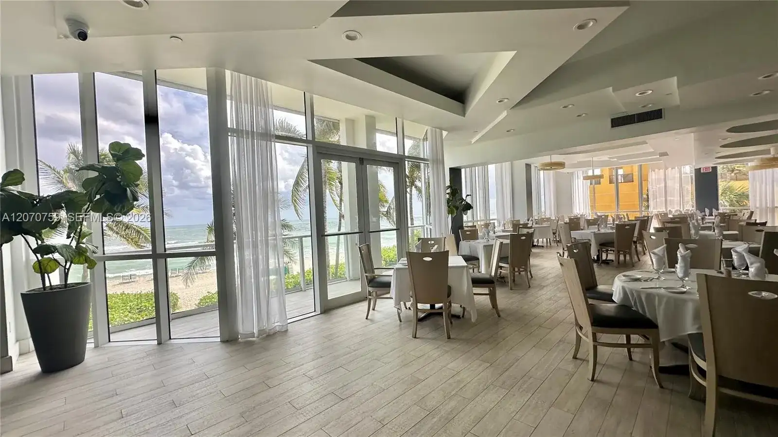16425 E Collins Ave # 1215, Sunny Isles Beach FL 33160 photo 3