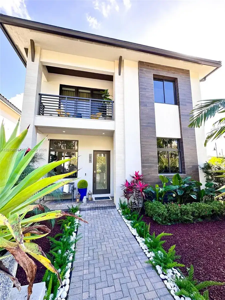 8286 NW 51st Ter, Doral FL 33166
