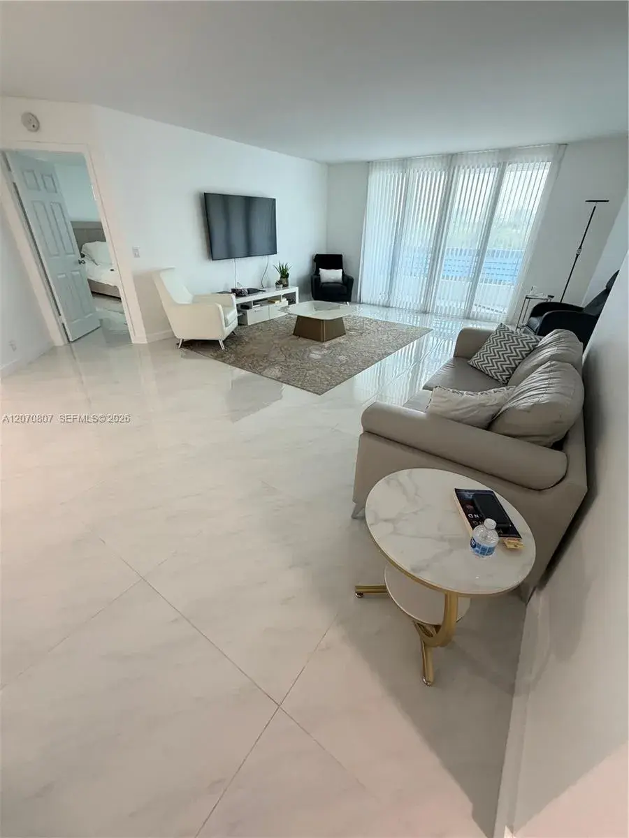 3500 Mystic Pointe Dr # 405, Aventura FL 33180