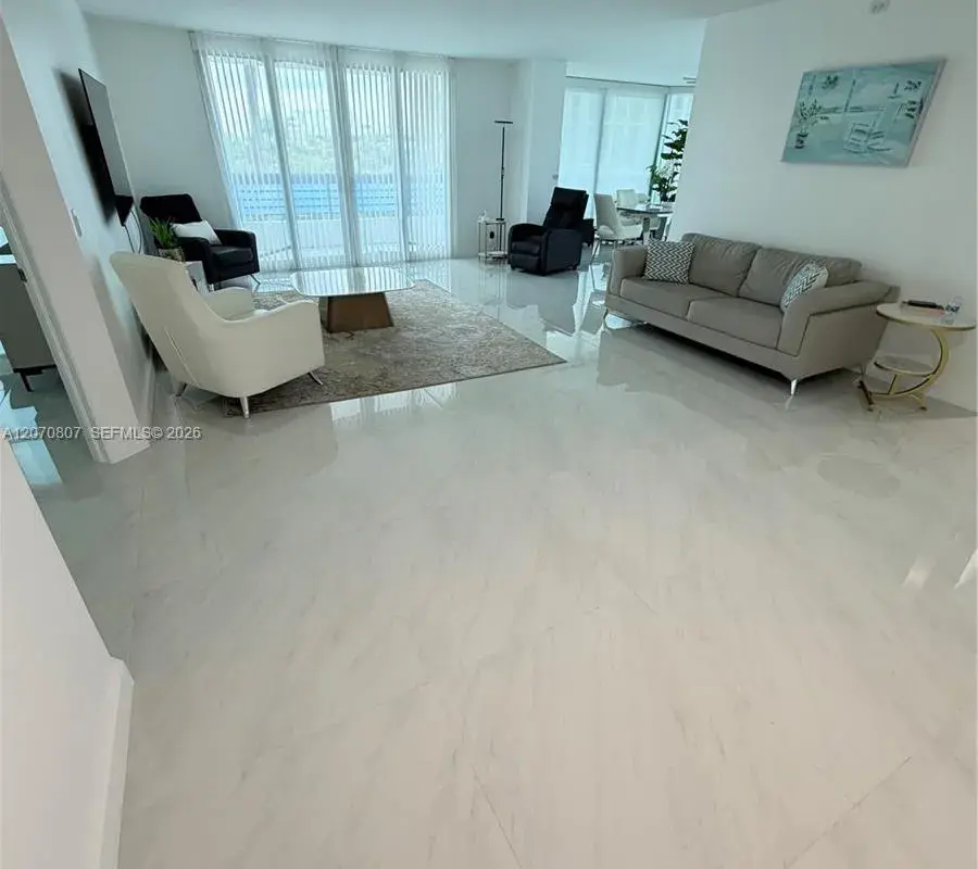 3500 Mystic Pointe Dr # 405, Aventura FL 33180