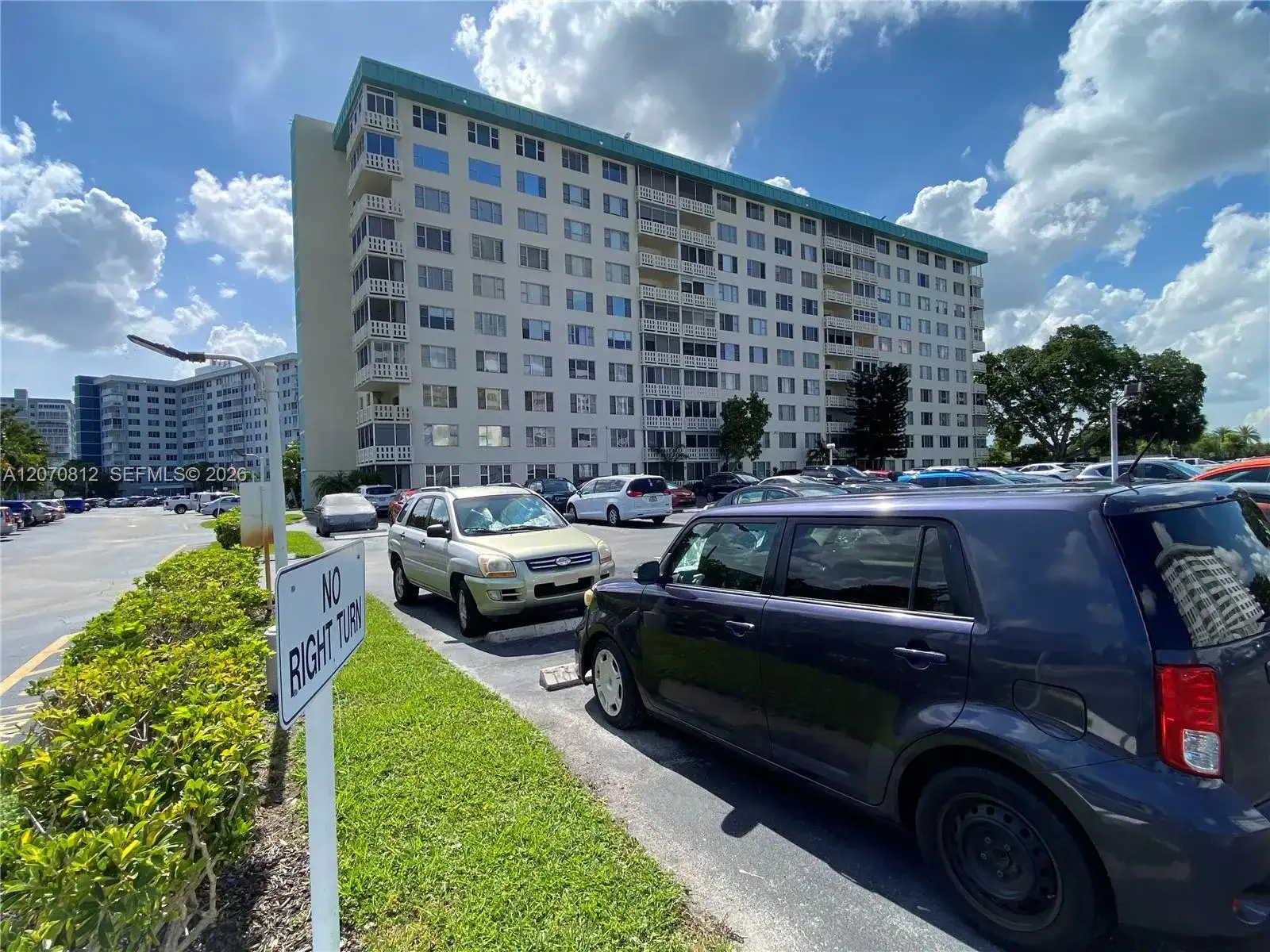 4330 Hillcrest Dr # 1009, Hollywood FL 33021 photo 2