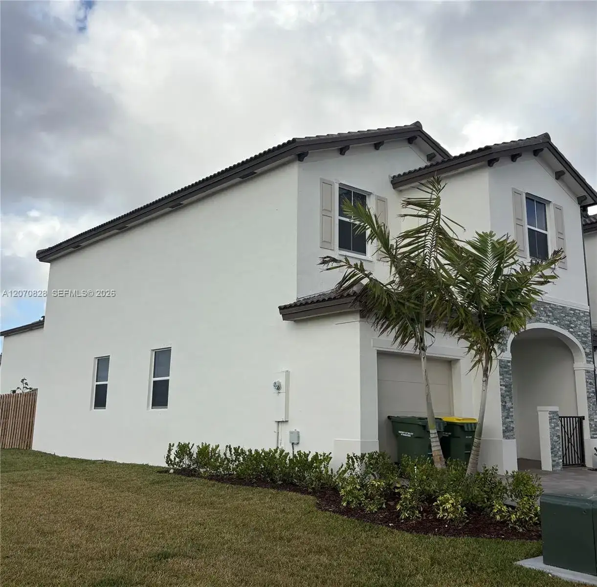 2409 SE 28th St, Homestead FL 33035 photo 2
