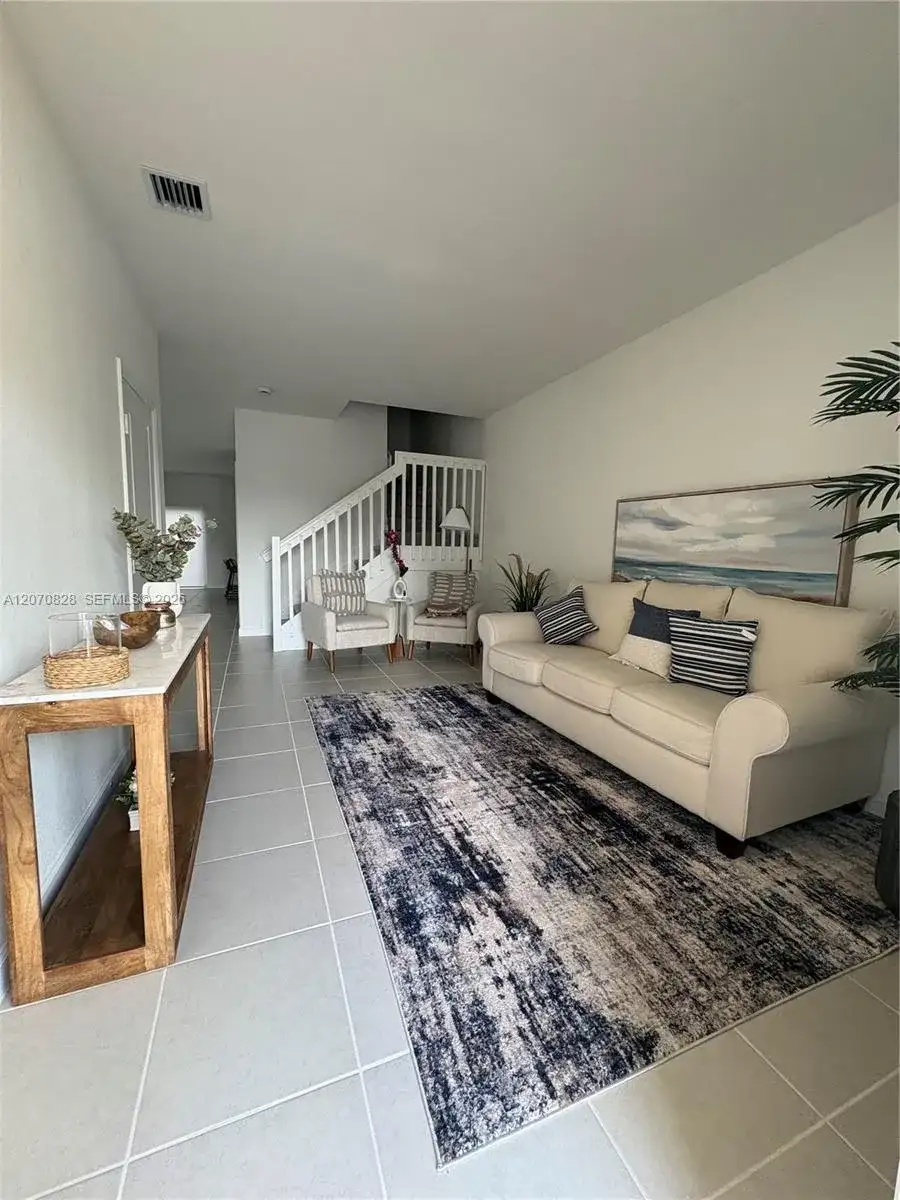 2409 SE 28th St, Homestead FL 33035 photo 3