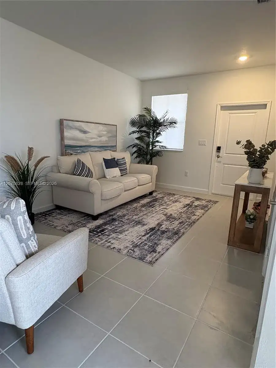2409 SE 28th St, Homestead FL 33035 photo 4