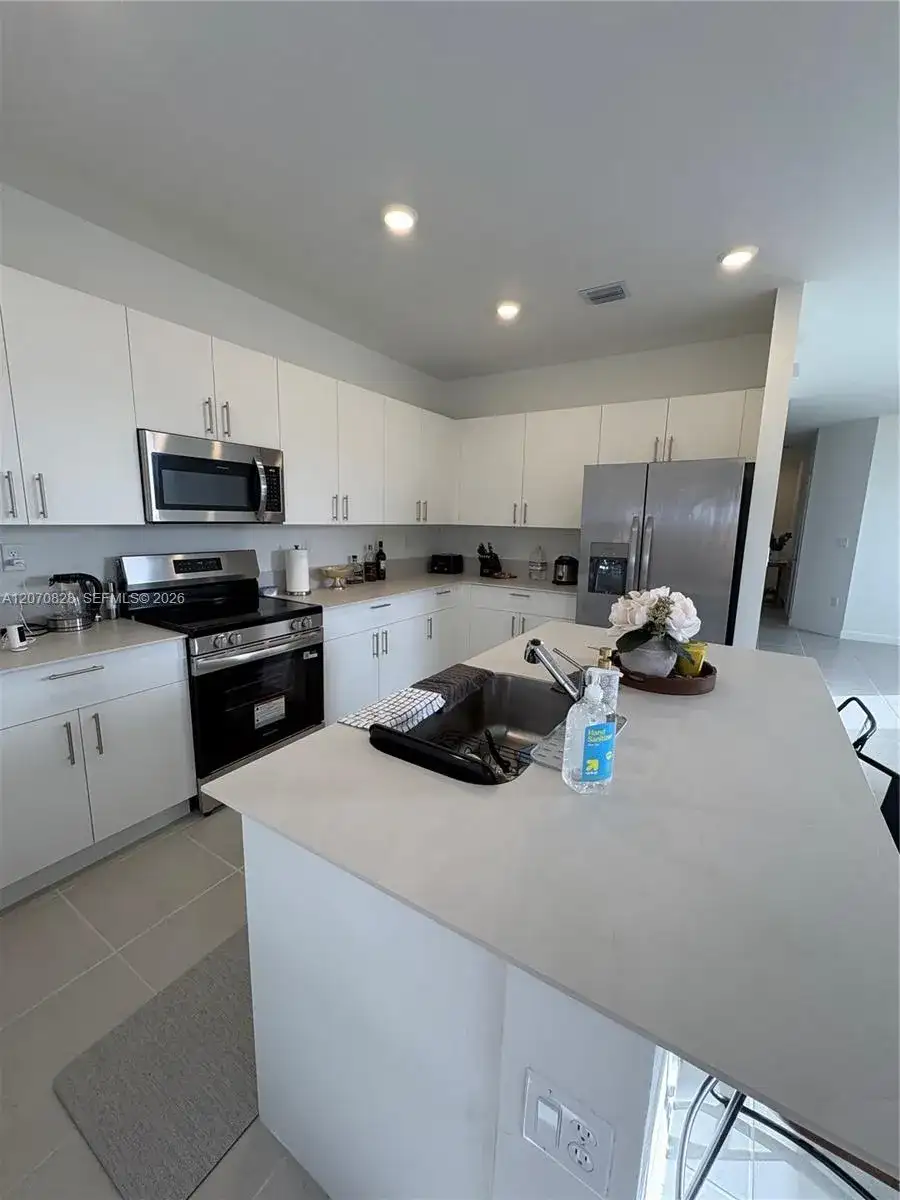 2409 SE 28th St, Homestead FL 33035 photo 5