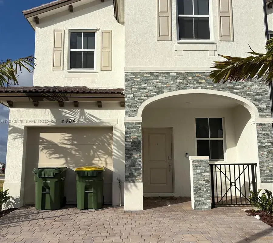 2409 SE 28th St, Homestead FL 33035