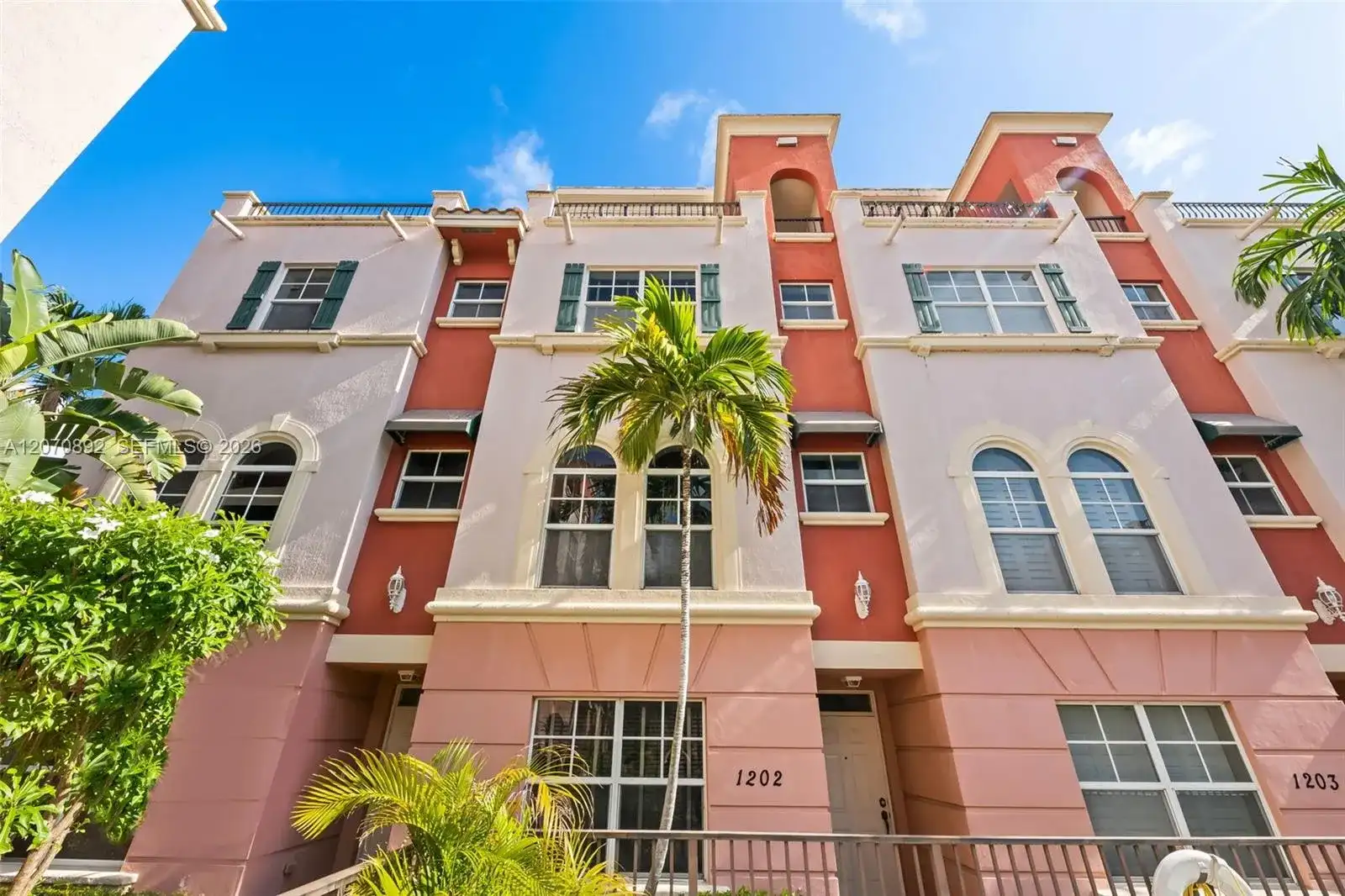 1033 NE 17th Way # 1202, Fort Lauderdale FL 33304