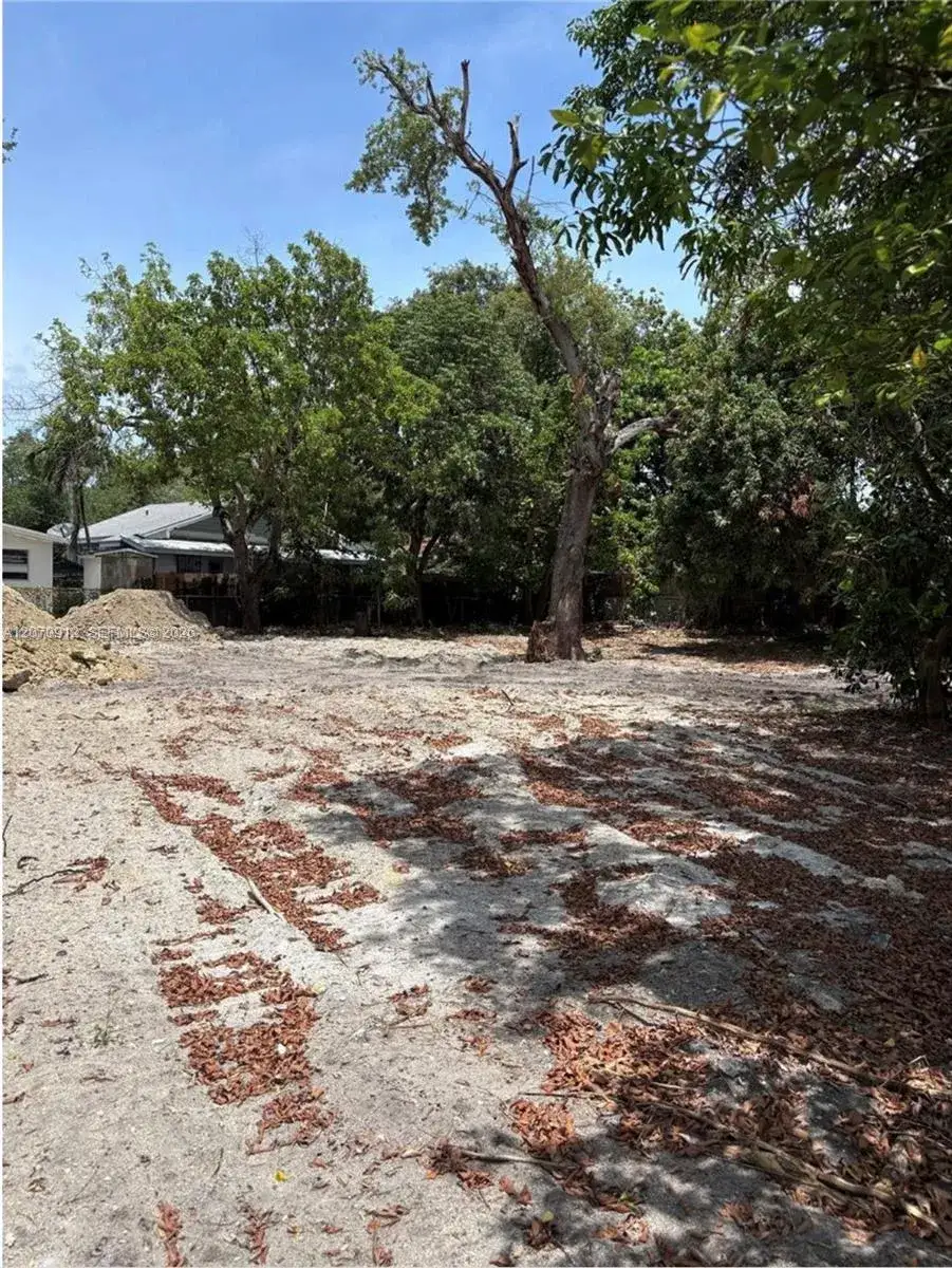 301 NE 58 St, Miami FL 33137