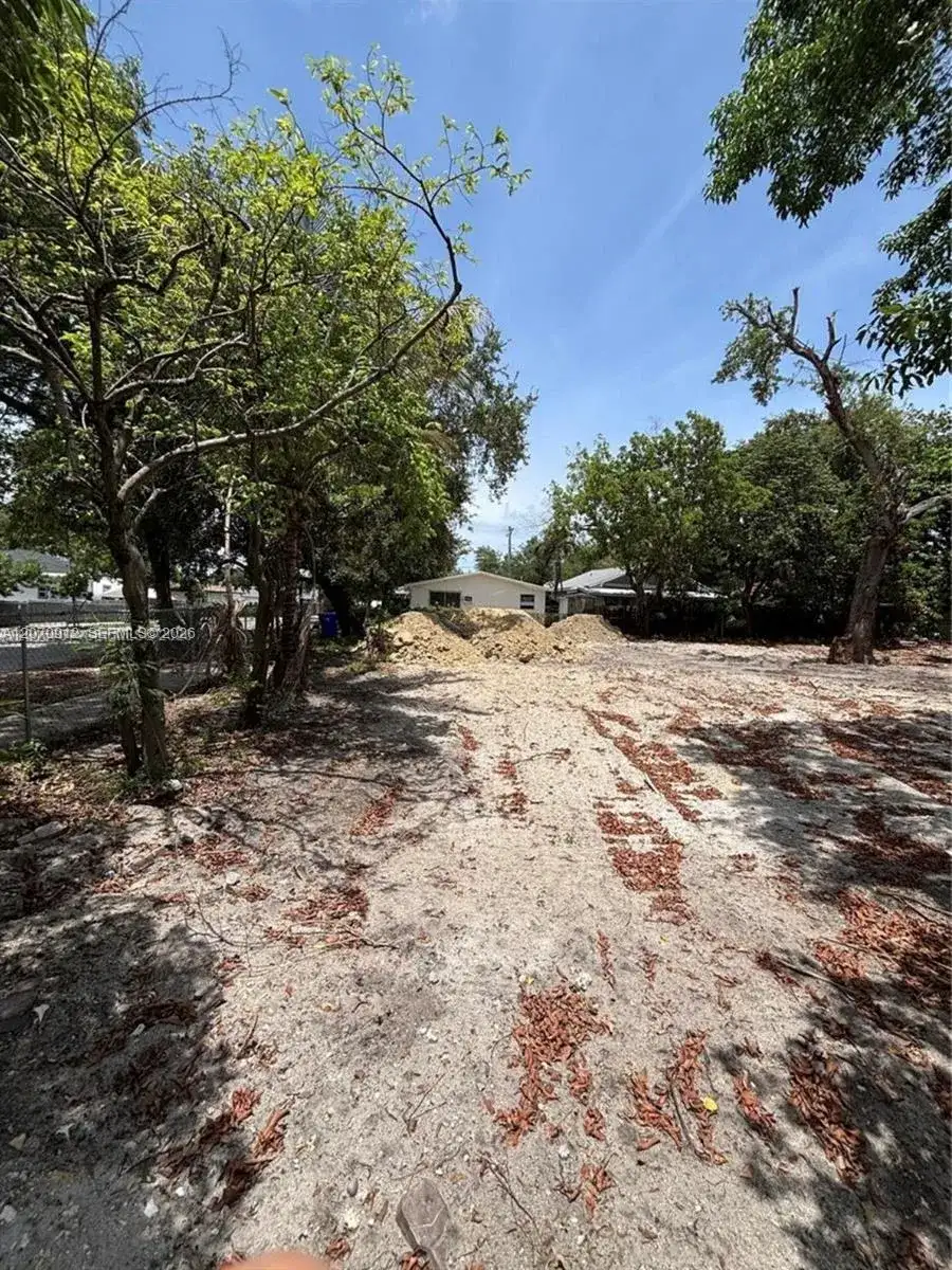 301 NE 58 St, Miami FL 33137 photo 2
