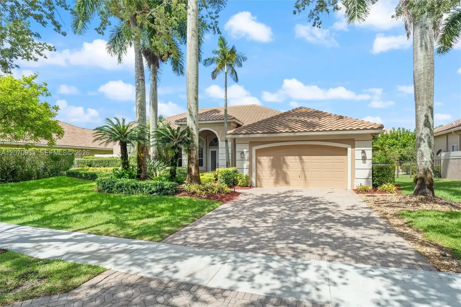 2733 Meadowood Dr, Weston FL 33332