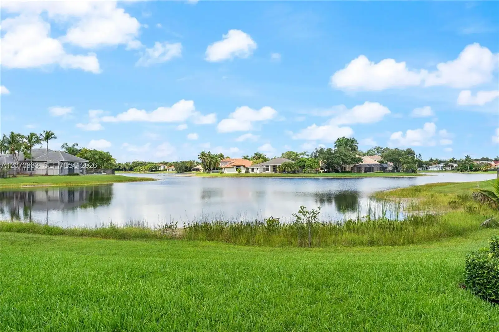 2733 Meadowood Dr, Weston FL 33332 photo 2