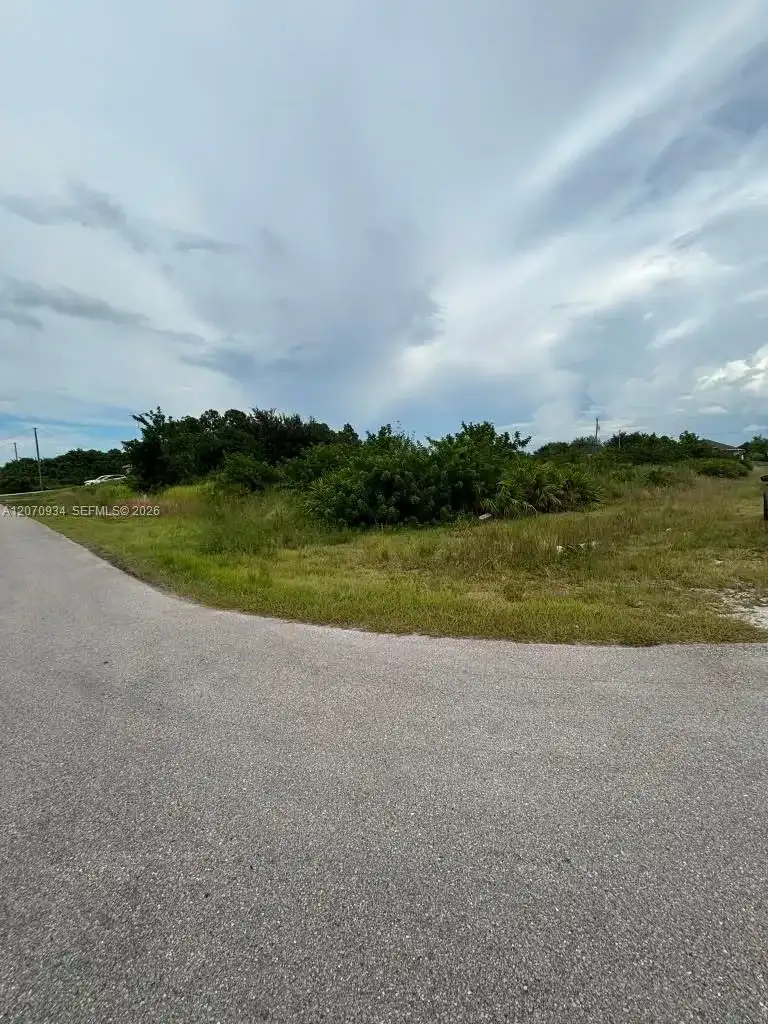 1609 Flora Ave S, Lehigh Acres FL 33976
