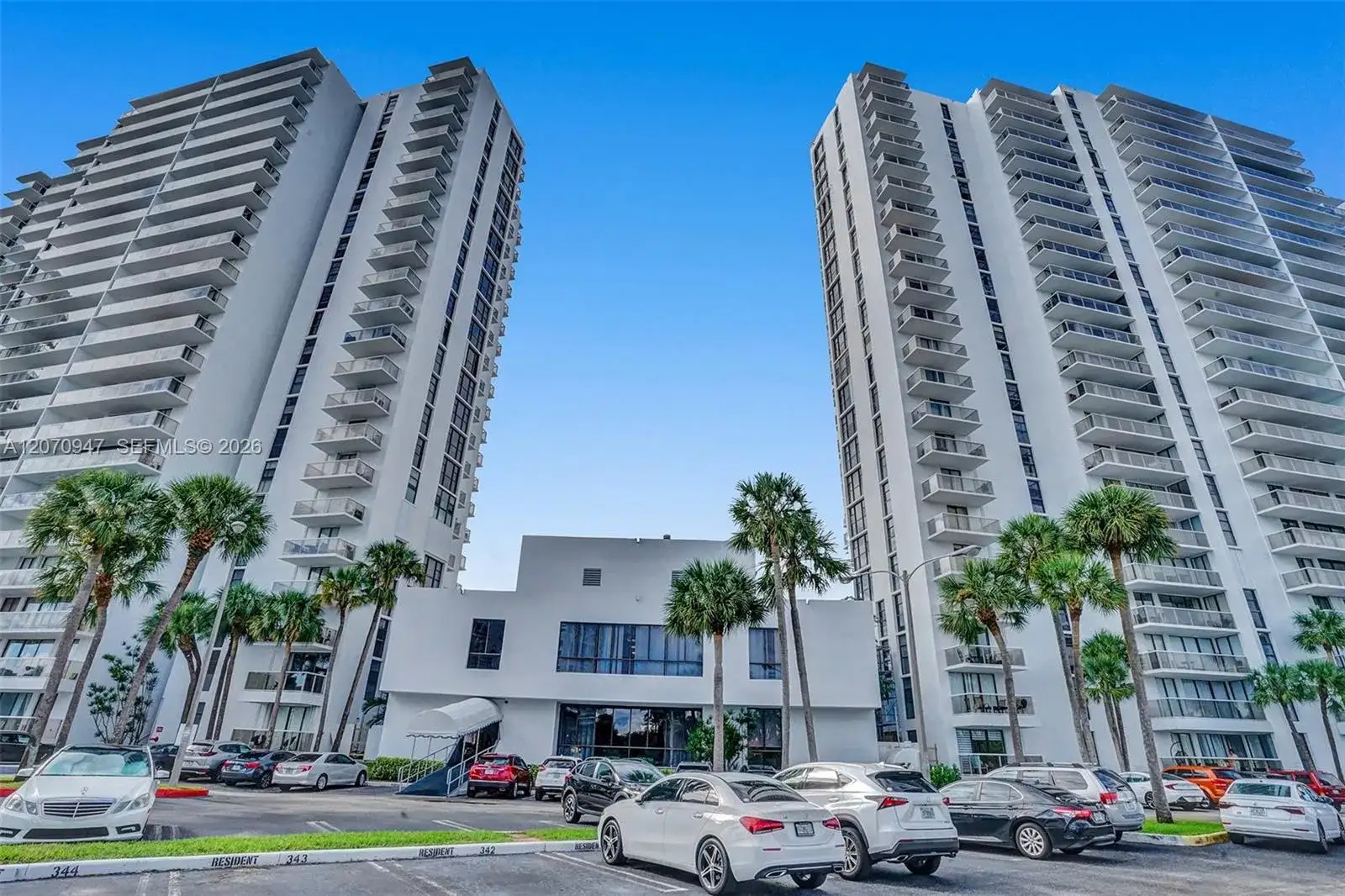 3731 N Country Club Dr # 1023, Aventura FL 33180 photo 2