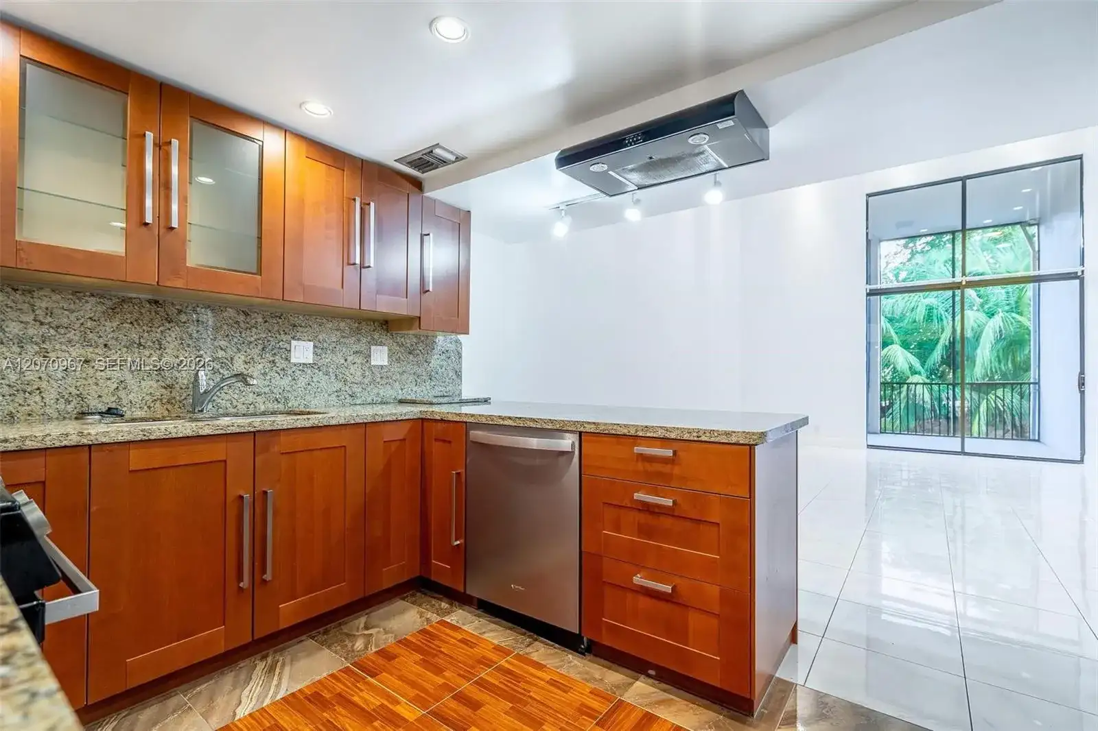 20347 W Country Club Dr, Aventura FL 33180 photo 3