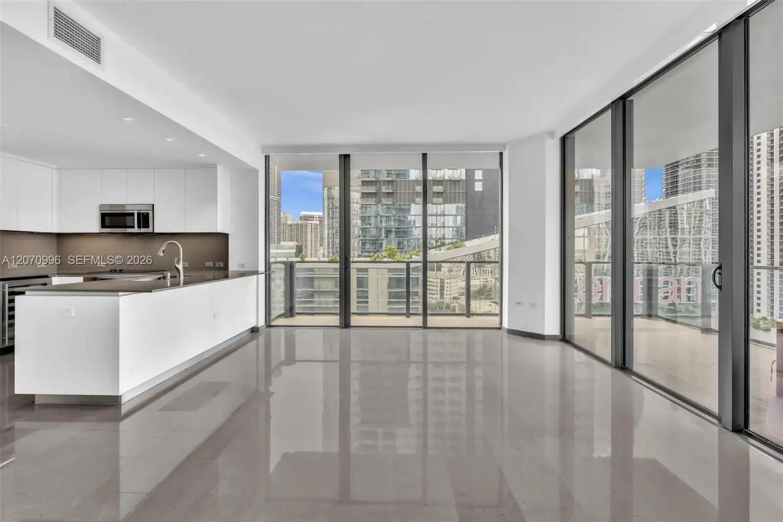 68 SE 6th St # 1702, Miami FL 33131 photo 4