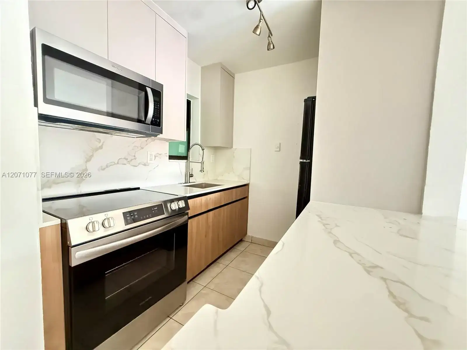 1530 SW 2nd St # 304, Miami FL 33135 photo 4