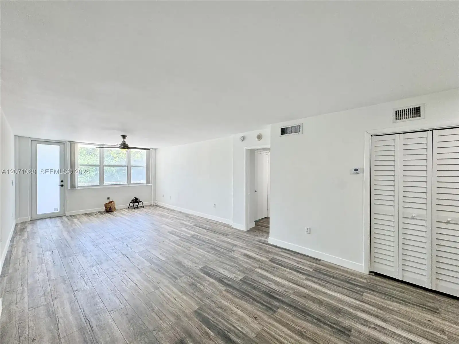 245 18th St # 301, Miami Beach FL 33139 photo 2
