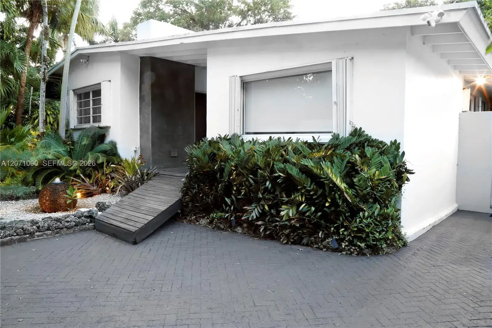3596 Main Hwy, Miami FL 33133 photo 2