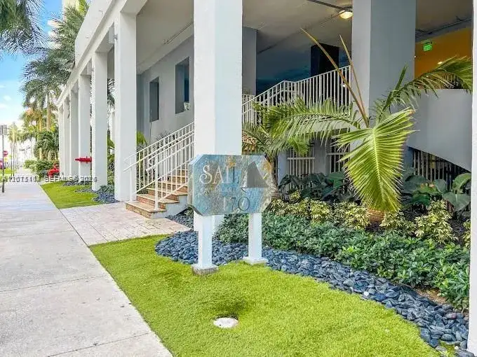 170 SE 14th St # 1506, Miami FL 33131 photo 2