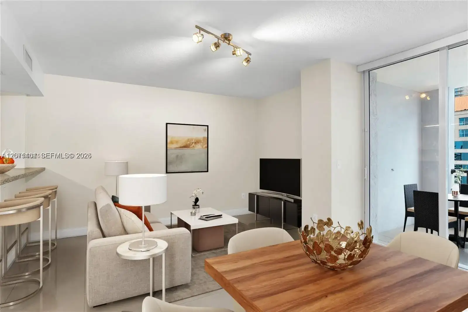 170 SE 14th St # 1506, Miami FL 33131 photo 4