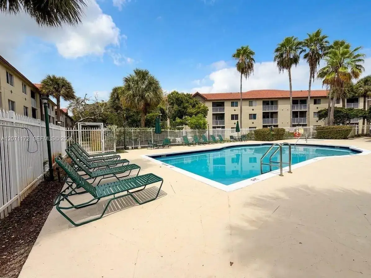 470 S Park Rd # 207, Hollywood FL 33021-8747