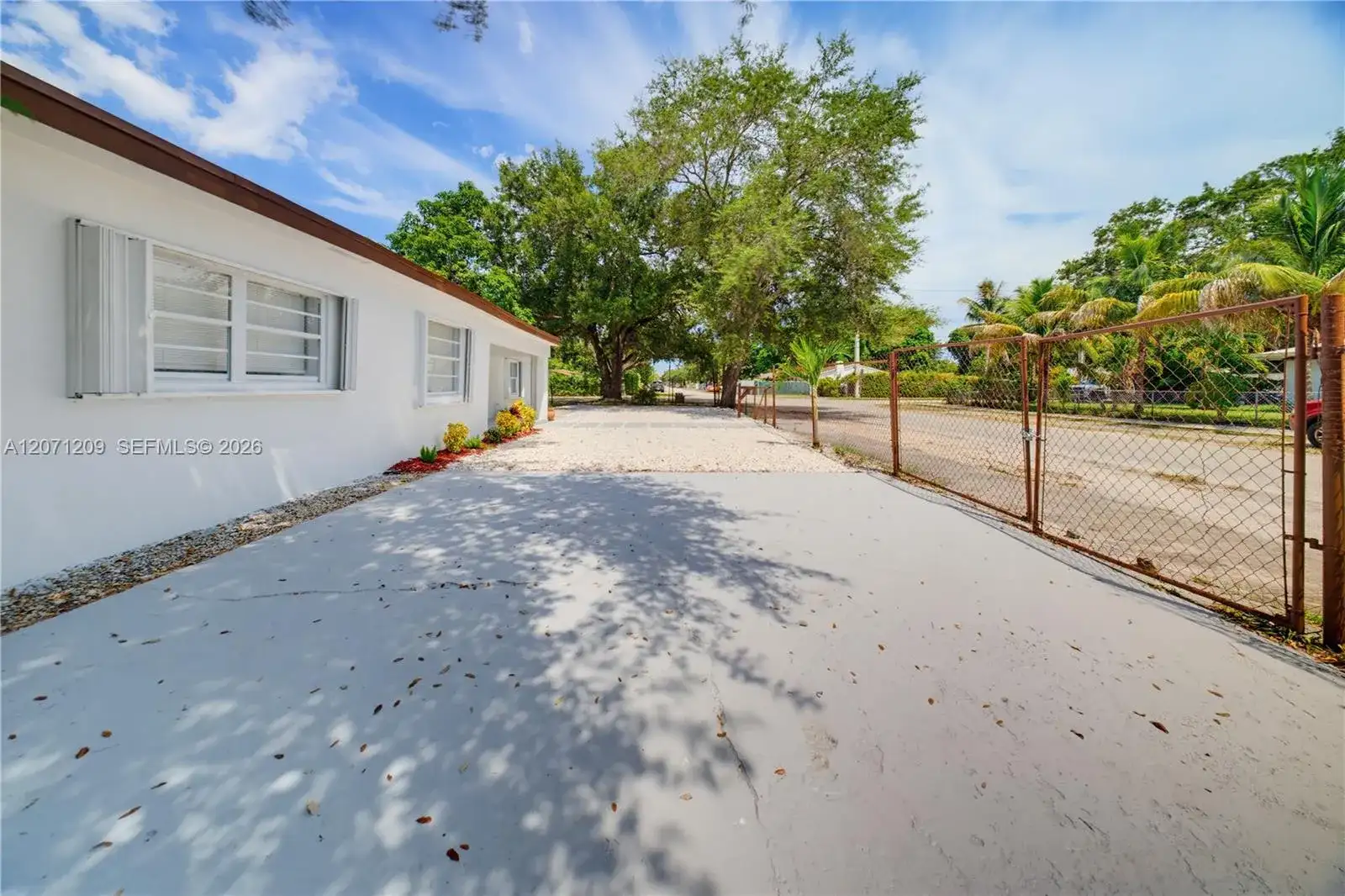 2101 NW 93rd Ter, Miami FL 33147 photo 2