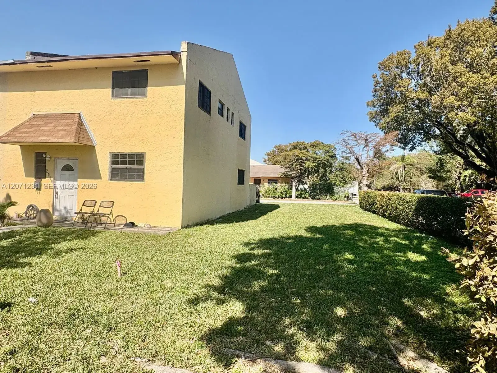 2065 NE 139th St, North Miami Beach FL 33181 photo 2