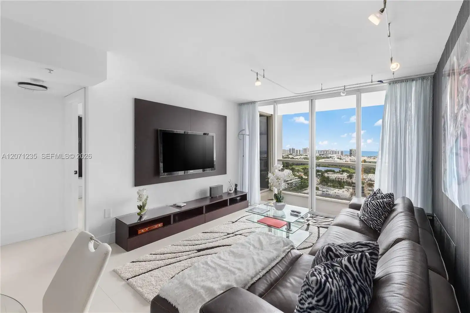 1800 Sunset Harbour Dr # 2409, Miami Beach FL 33139 photo 3