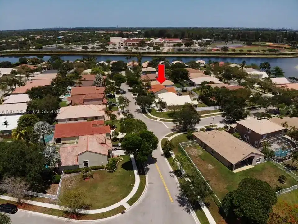 13274 NW 15th Ct, Pembroke Pines FL 33028 photo 4