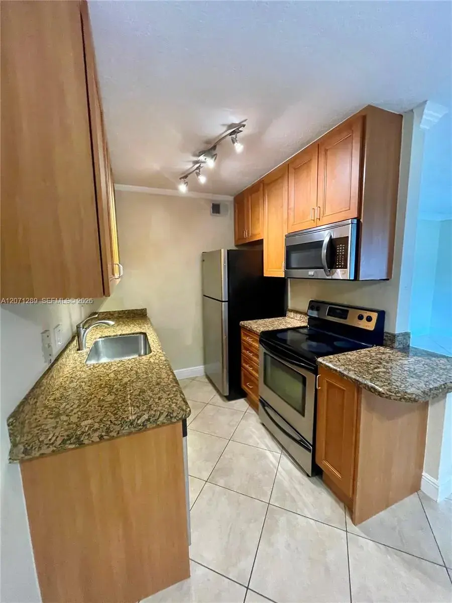 1460 NE 18th St # 102, Fort Lauderdale FL 33305