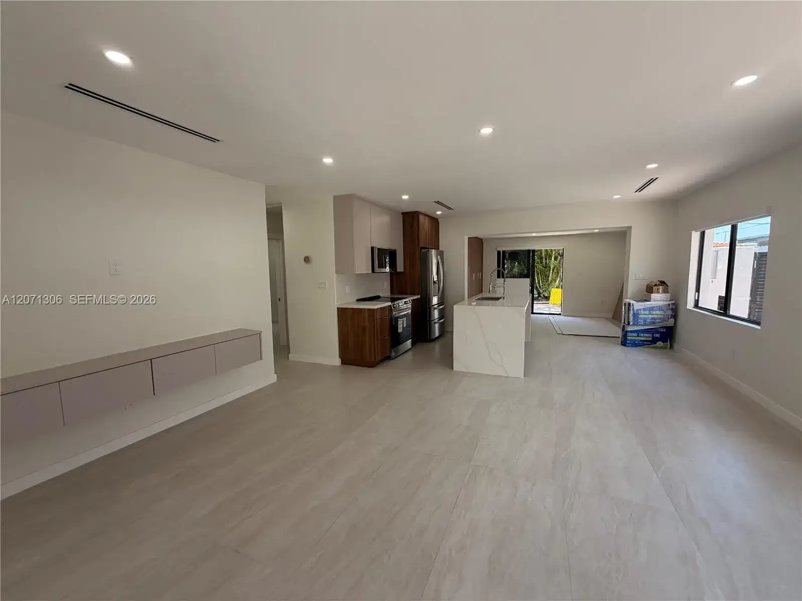 3680 NW 16th St, Miami FL 33125 photo 2