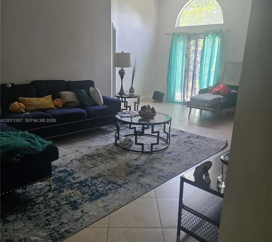 818 E Palm Run Dr, North Lauderdale FL 33068