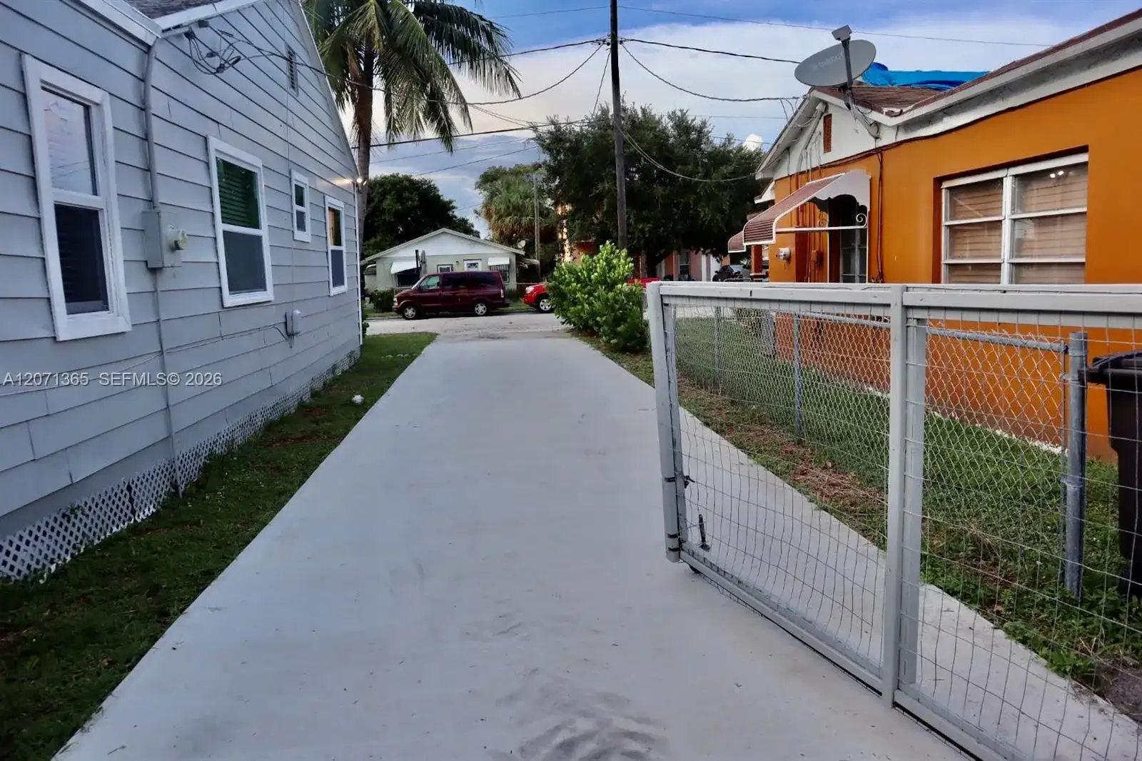 1112 11th St, West Palm Beach FL 33401 photo 2