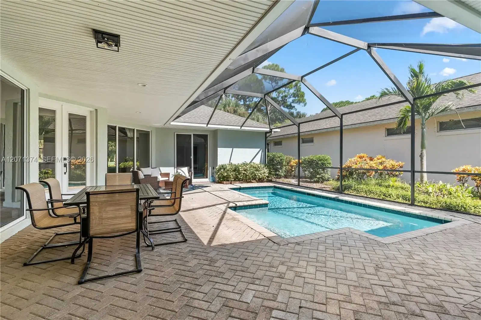 1018 SW Carolina Cir SW, Vero Beach FL 32962 photo 2