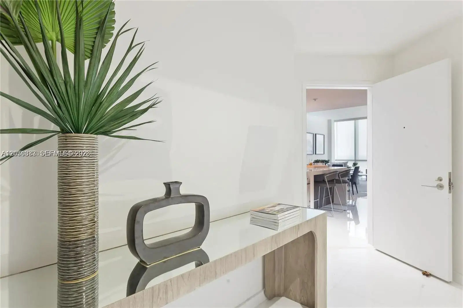 851 NE 1st Ave # 4106, Miami FL 33132 photo 2
