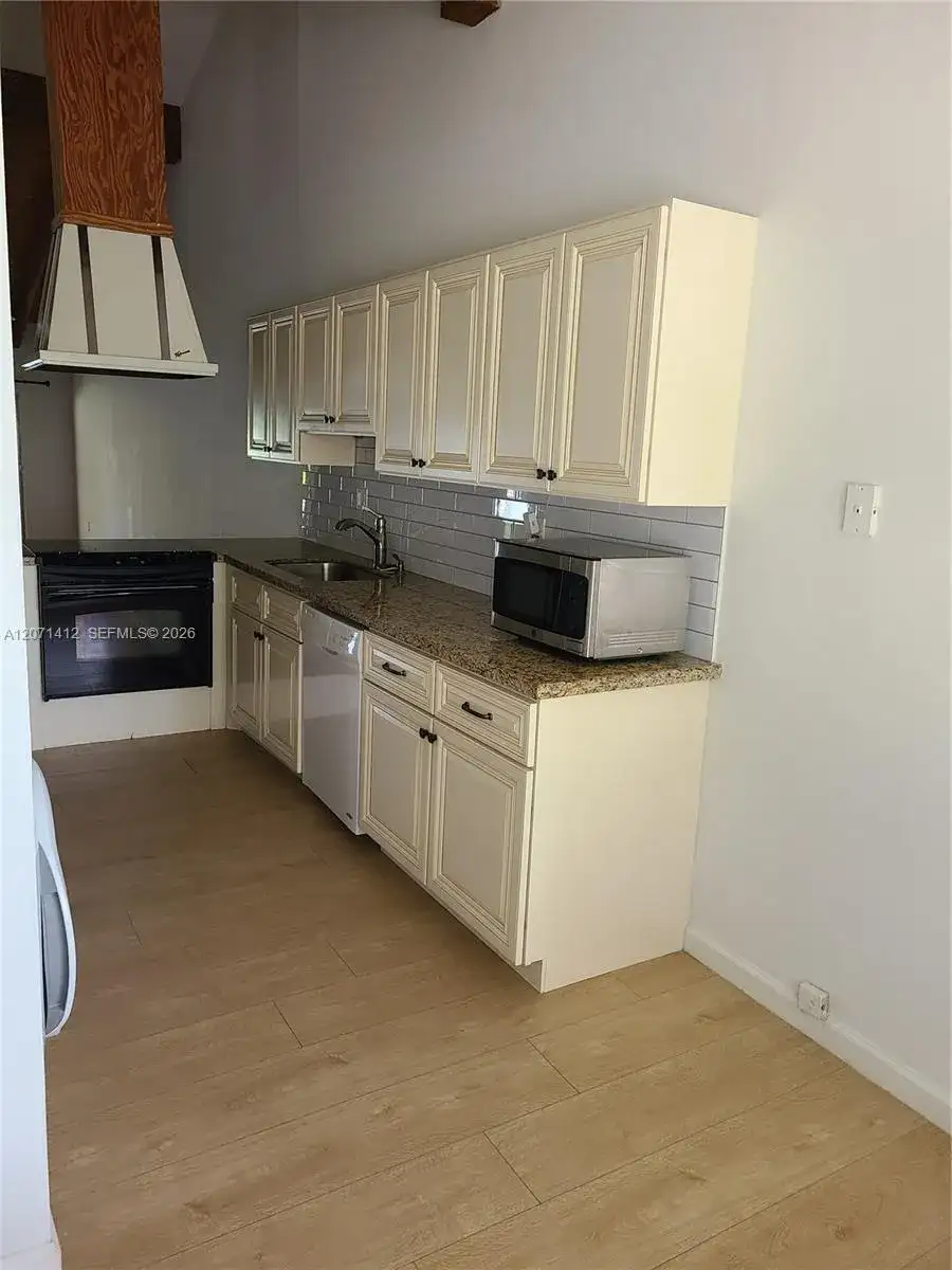 10520 Buttonwood Ave # 10520, Pembroke Pines FL 33026 photo 2
