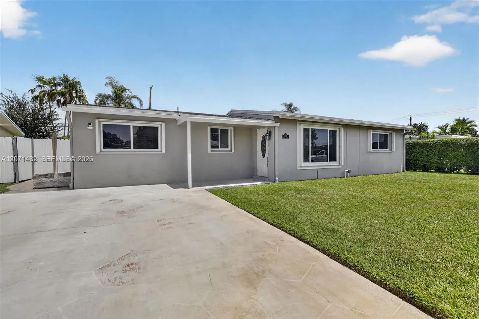7521 Eaton St, Hollywood FL 33024