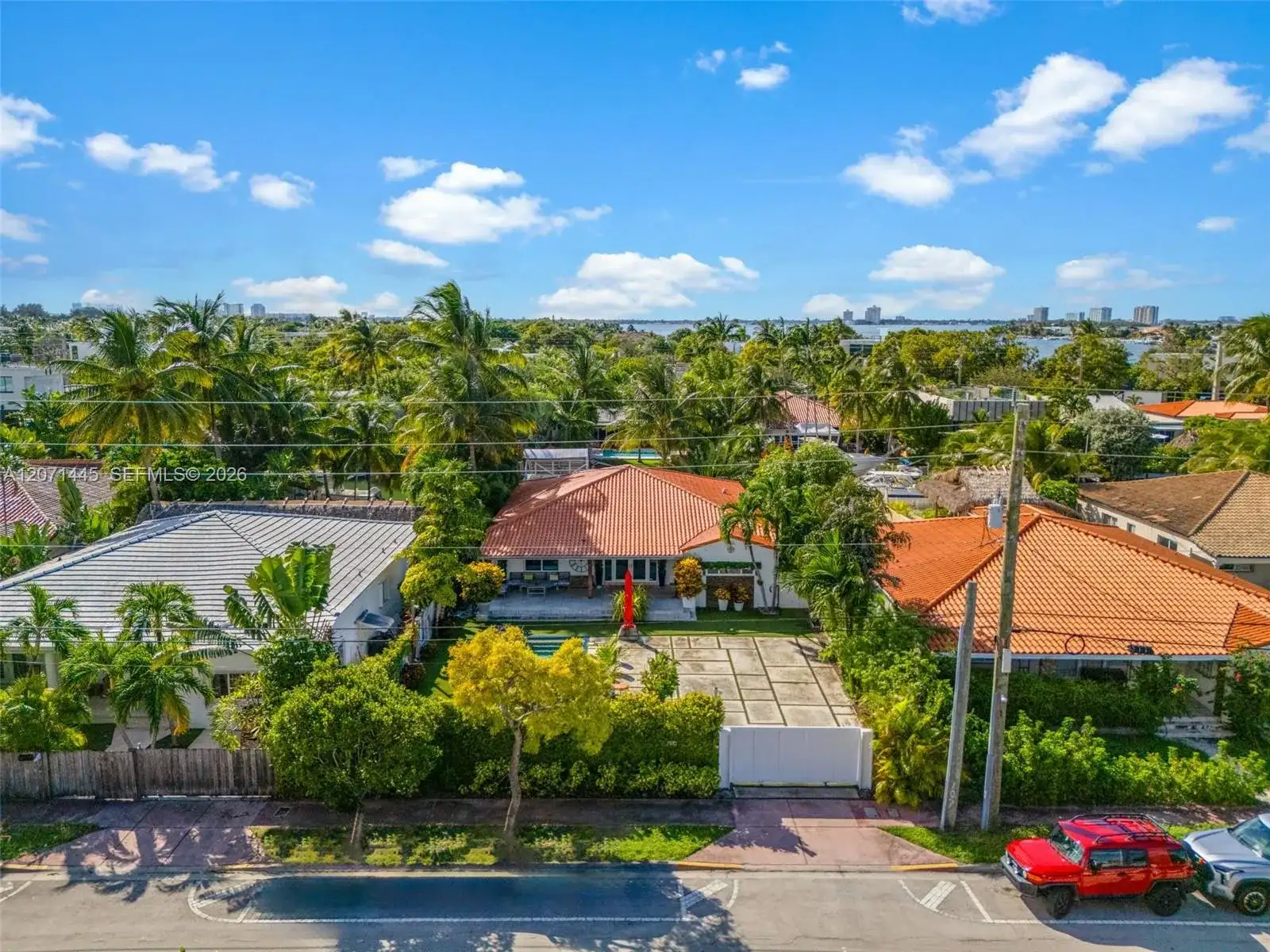 7970 Hawthorne Ave, Miami Beach FL 33141 photo 3