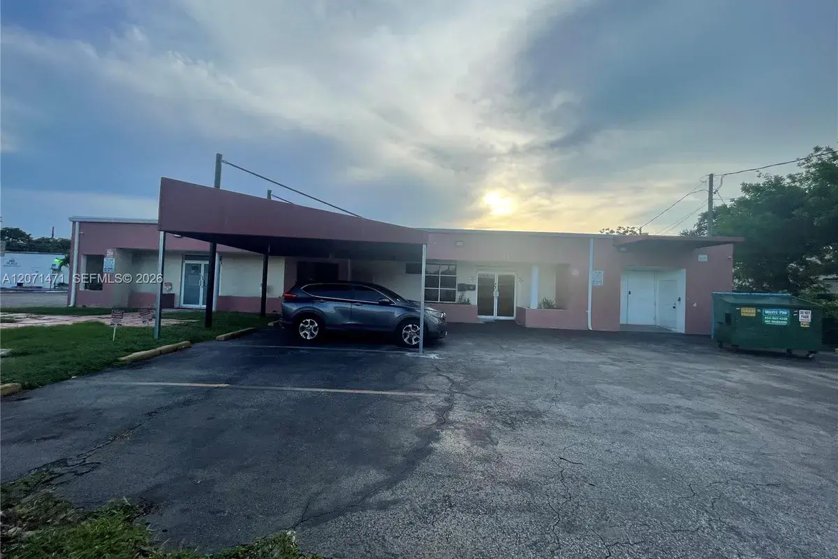 120 SW 70th Ave, Pembroke Pines FL 33023