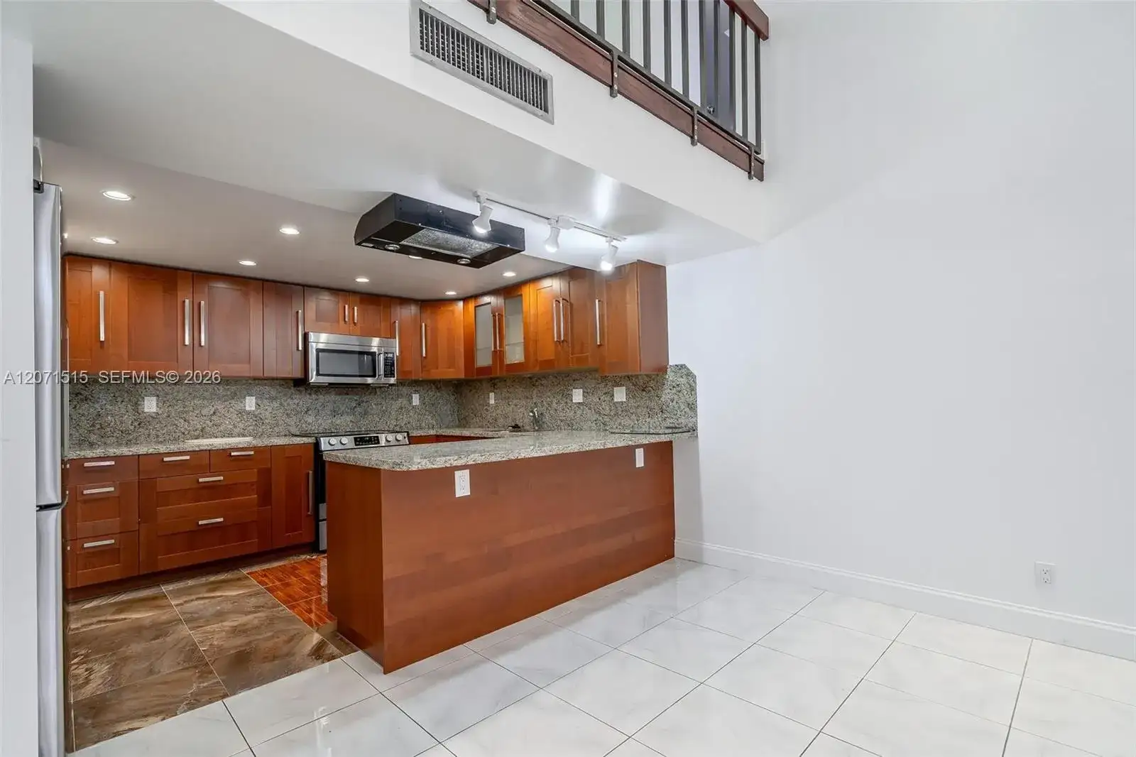 20347 W Country Club Dr, Aventura FL 33180 photo 2
