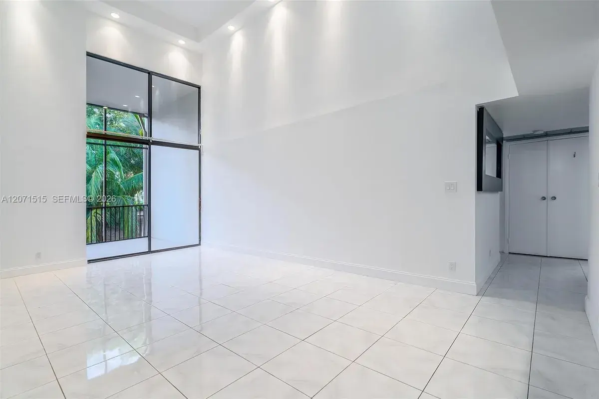 20347 W Country Club Dr, Aventura FL 33180