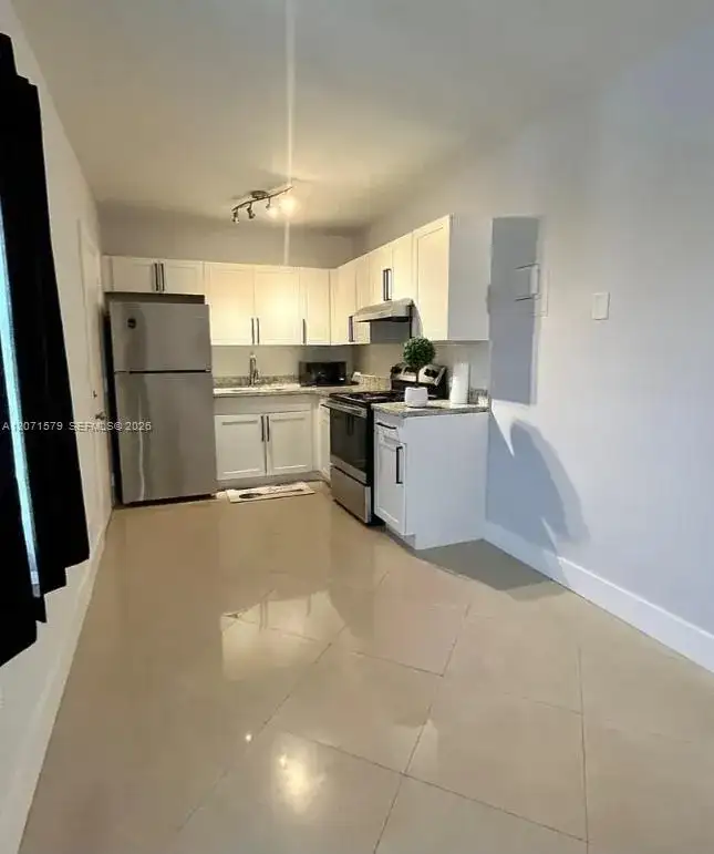 1824 Monroe St # 8, Hollywood FL 33020 photo 3