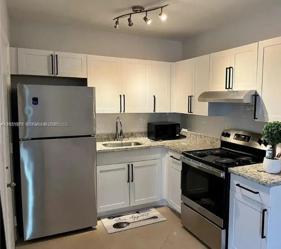 1824 Monroe St # 8, Hollywood FL 33020 photo 4